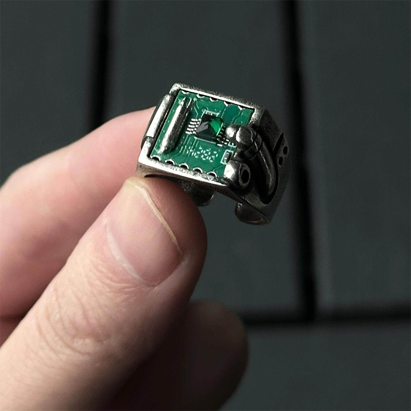 Tech-inspirierter Ring mit PCB – Tech Inspired Accessories Bewertung und Preis